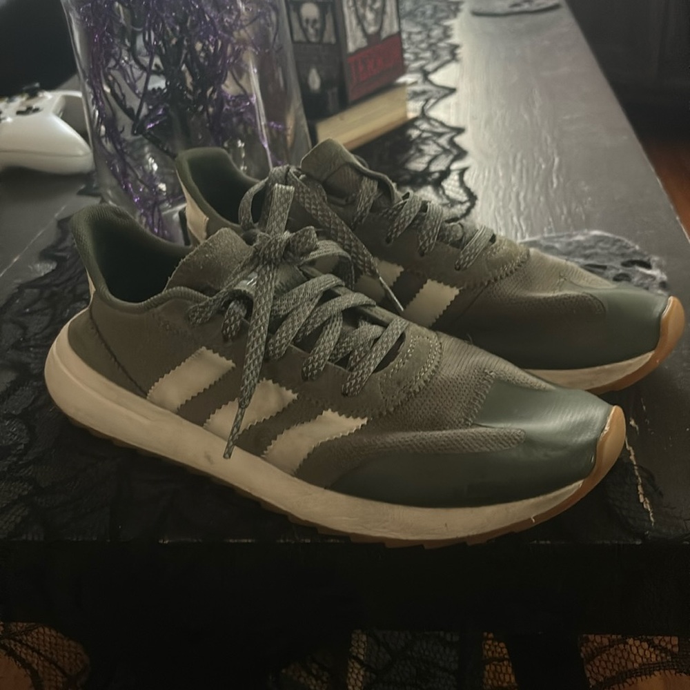 Walking sneakers 👟